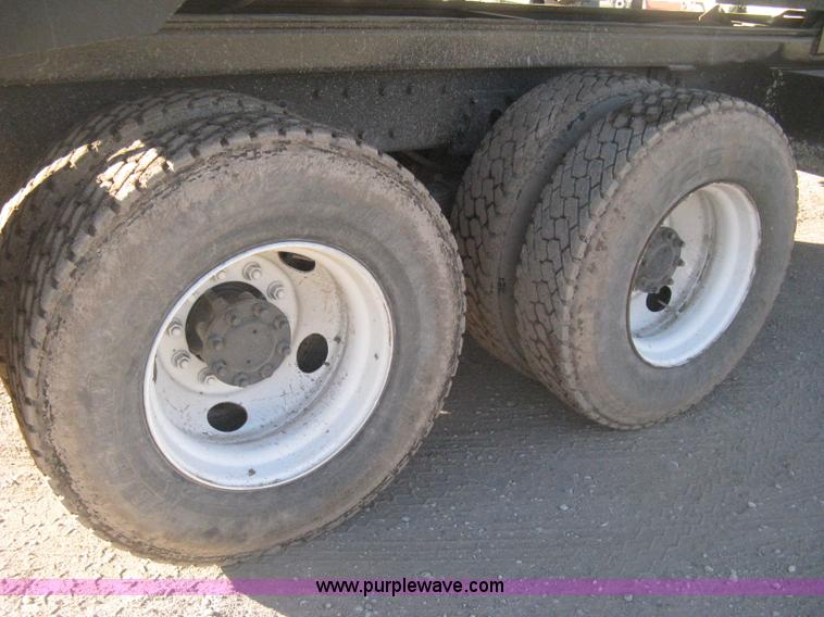 image for item I5748 2001 International F2674 dump truck