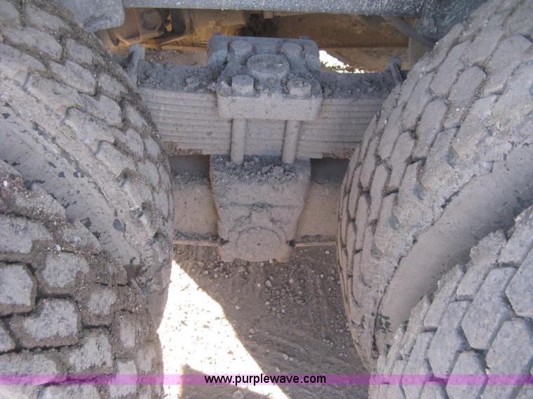 image for item I5748 2001 International F2674 dump truck