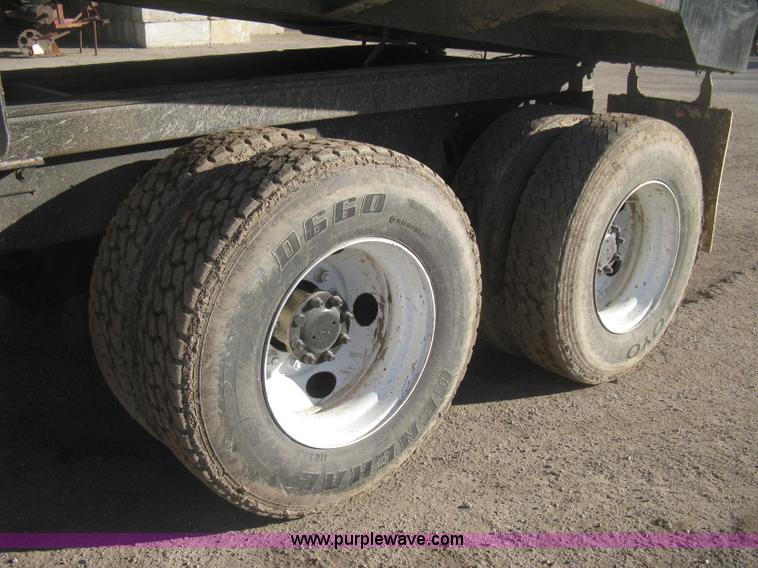 image for item I5748 2001 International F2674 dump truck