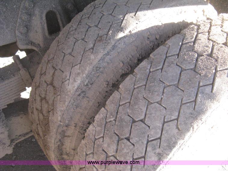 image for item I5748 2001 International F2674 dump truck