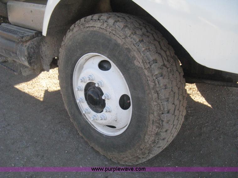 image for item I5748 2001 International F2674 dump truck