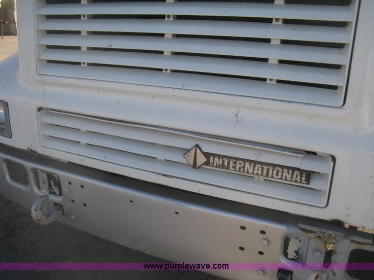 image for item I5748 2001 International F2674 dump truck