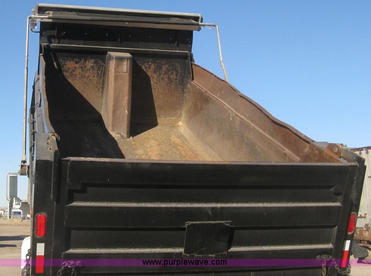 image for item I5748 2001 International F2674 dump truck