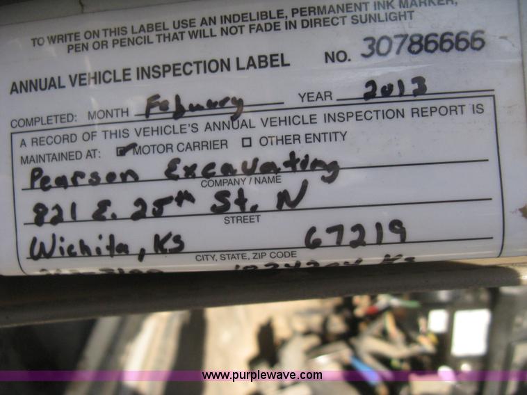 image for item I5748 2001 International F2674 dump truck