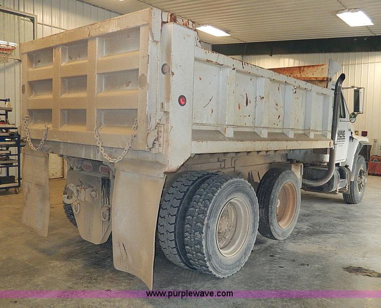 image for item I9490 1987 International S1954 dump truck