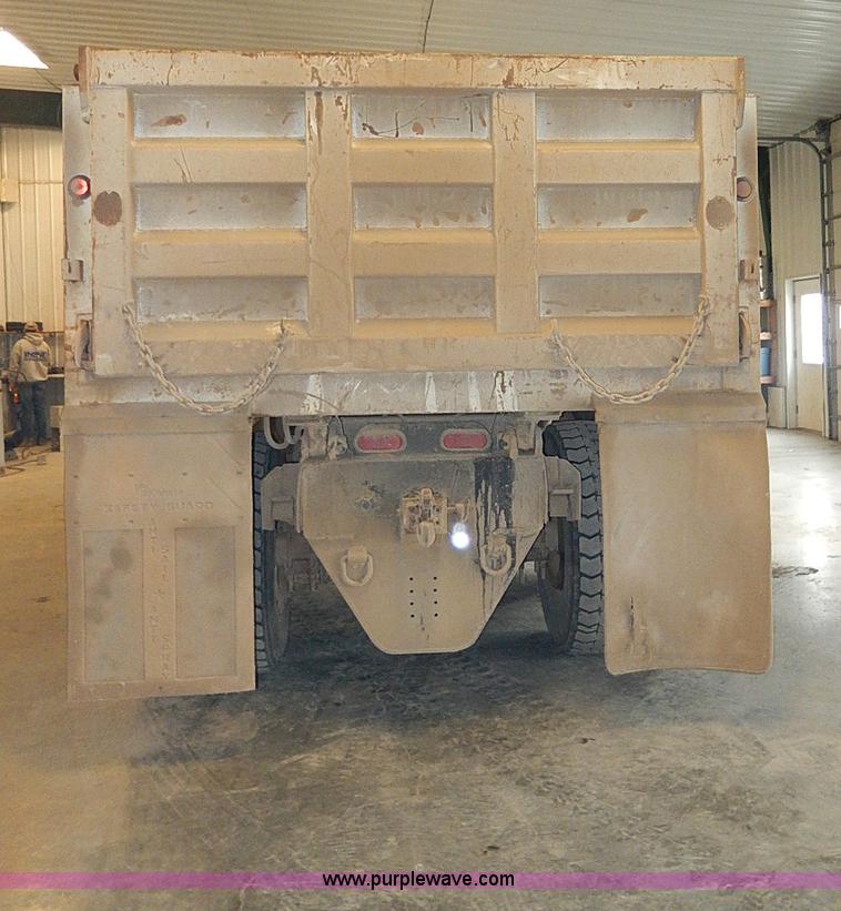 image for item I9490 1987 International S1954 dump truck