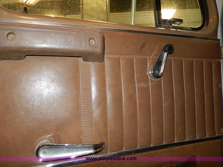 image for item I9490 1987 International S1954 dump truck