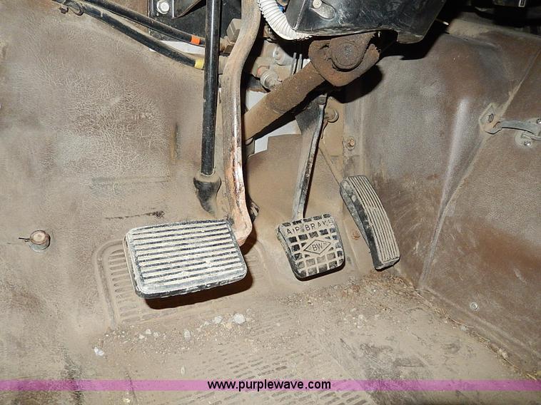 image for item I9490 1987 International S1954 dump truck