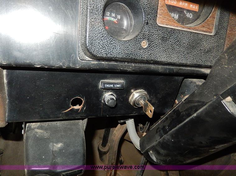 image for item I9490 1987 International S1954 dump truck