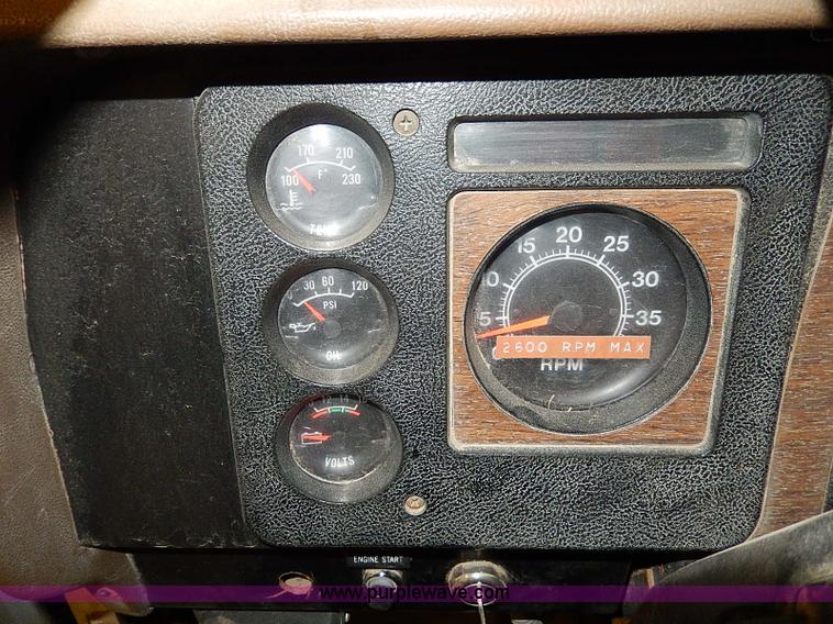 image for item I9490 1987 International S1954 dump truck