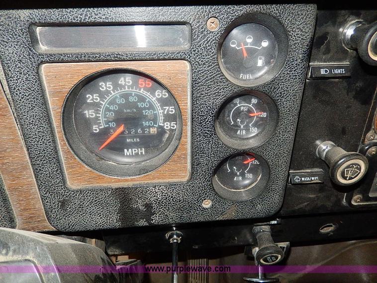 image for item I9490 1987 International S1954 dump truck