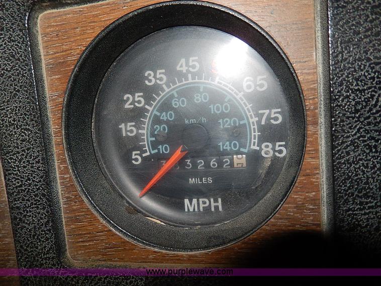 image for item I9490 1987 International S1954 dump truck