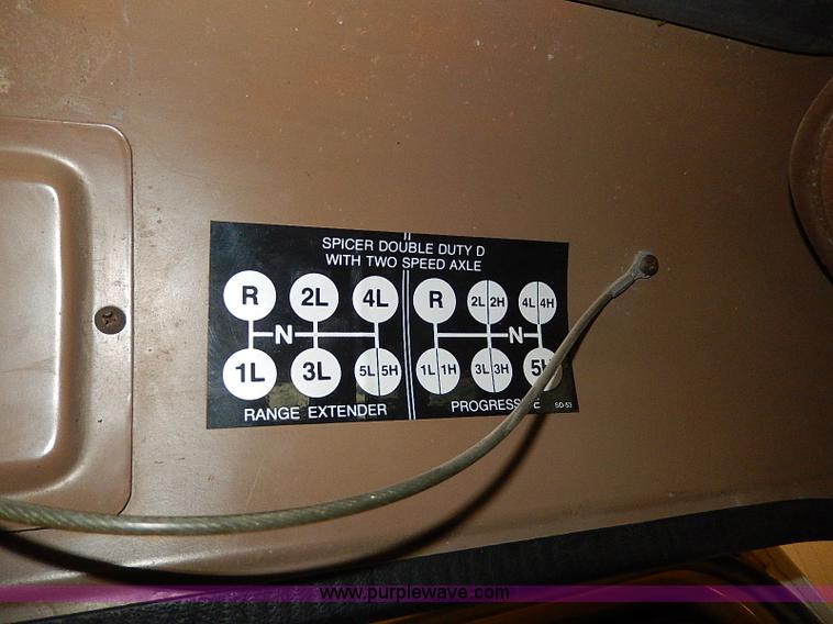 image for item I9490 1987 International S1954 dump truck