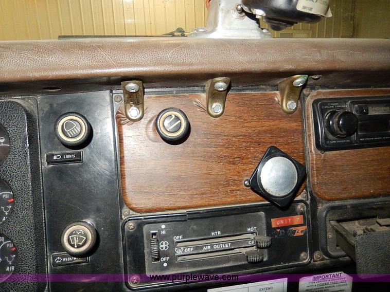 image for item I9490 1987 International S1954 dump truck