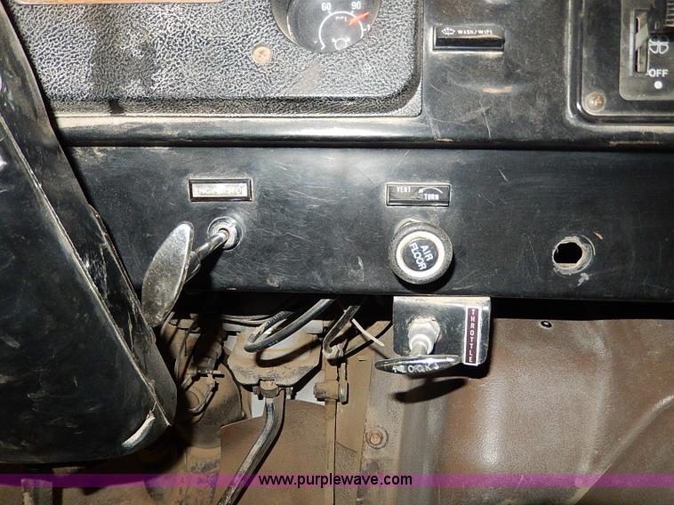 image for item I9490 1987 International S1954 dump truck