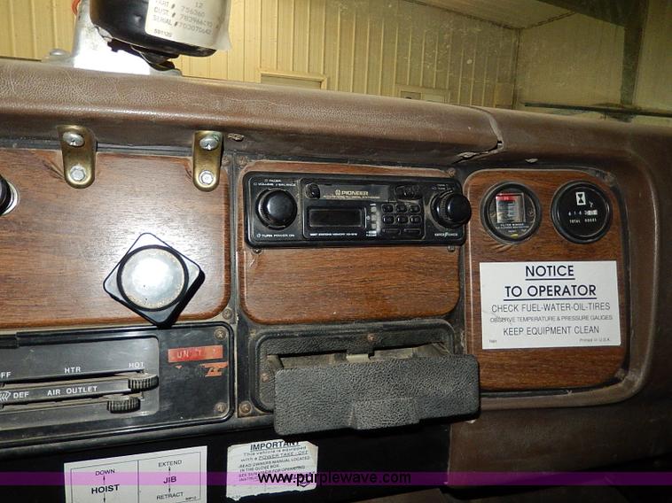 image for item I9490 1987 International S1954 dump truck