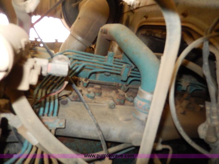 image for item I9490 1987 International S1954 dump truck