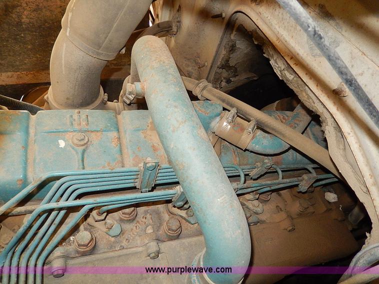 image for item I9490 1987 International S1954 dump truck