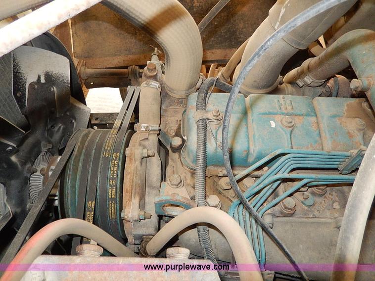 image for item I9490 1987 International S1954 dump truck