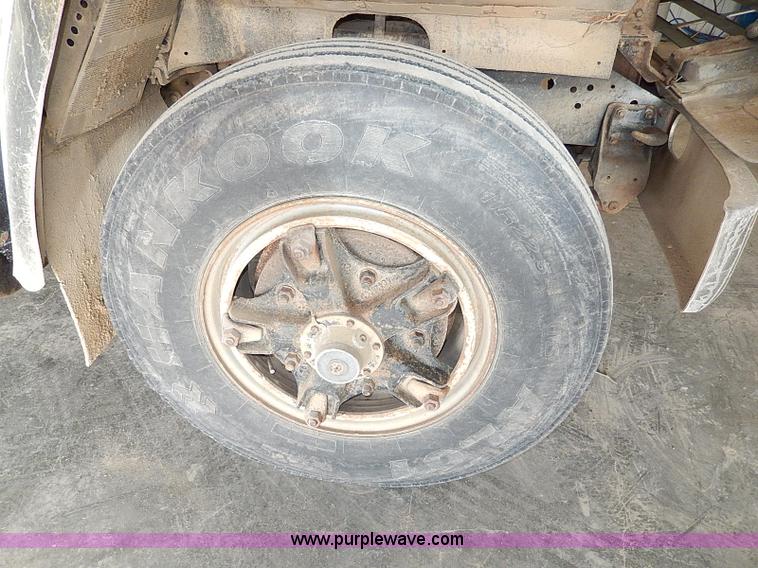 image for item I9490 1987 International S1954 dump truck