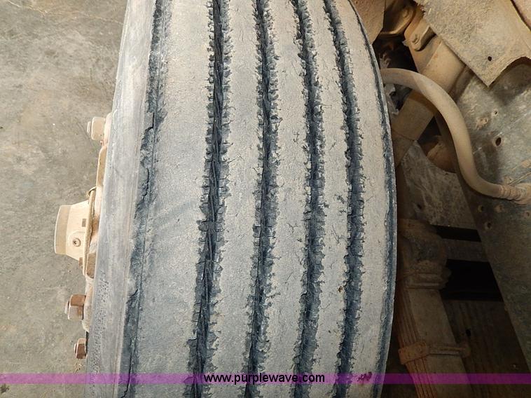 image for item I9490 1987 International S1954 dump truck