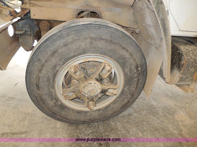 image for item I9490 1987 International S1954 dump truck