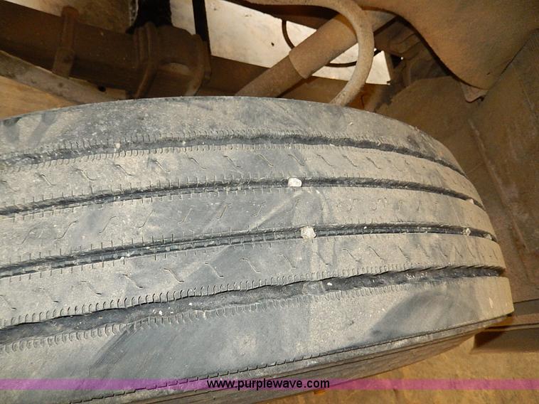 image for item I9490 1987 International S1954 dump truck