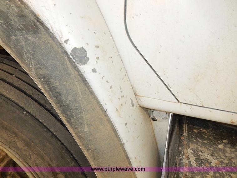 image for item I9490 1987 International S1954 dump truck