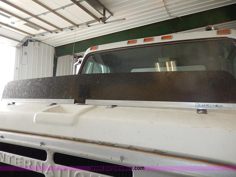 image for item I9490 1987 International S1954 dump truck