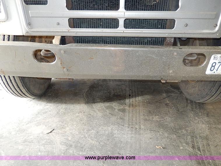 image for item I9490 1987 International S1954 dump truck