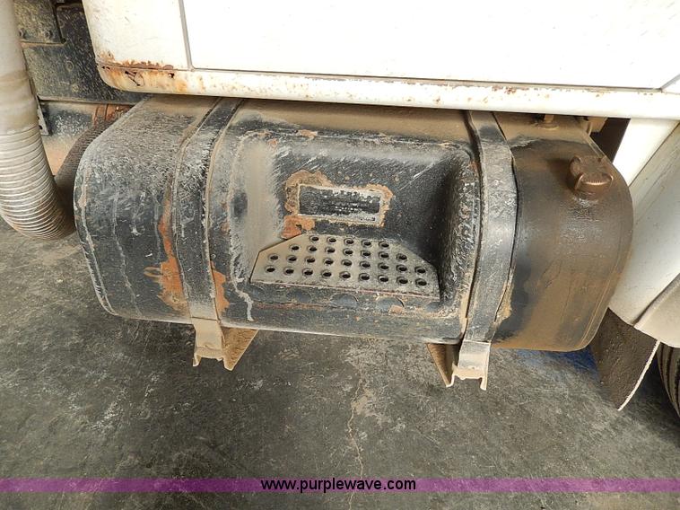 image for item I9490 1987 International S1954 dump truck