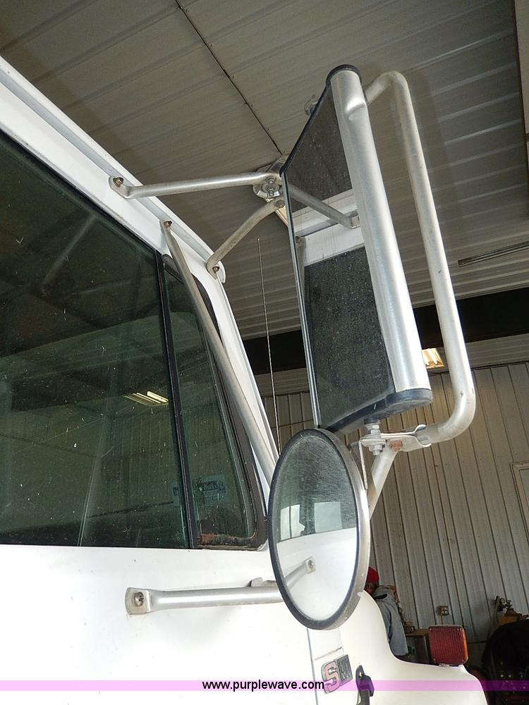 image for item I9490 1987 International S1954 dump truck