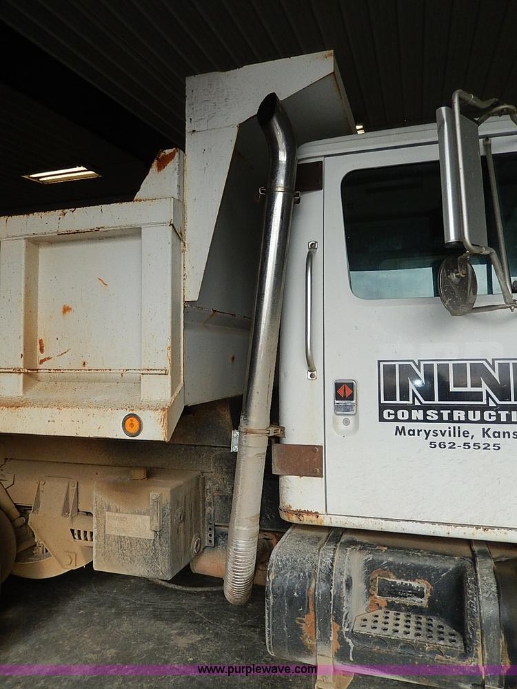 image for item I9490 1987 International S1954 dump truck