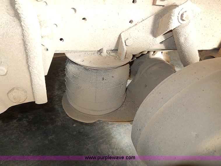 image for item I9490 1987 International S1954 dump truck