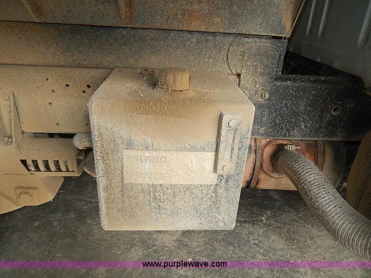 image for item I9490 1987 International S1954 dump truck