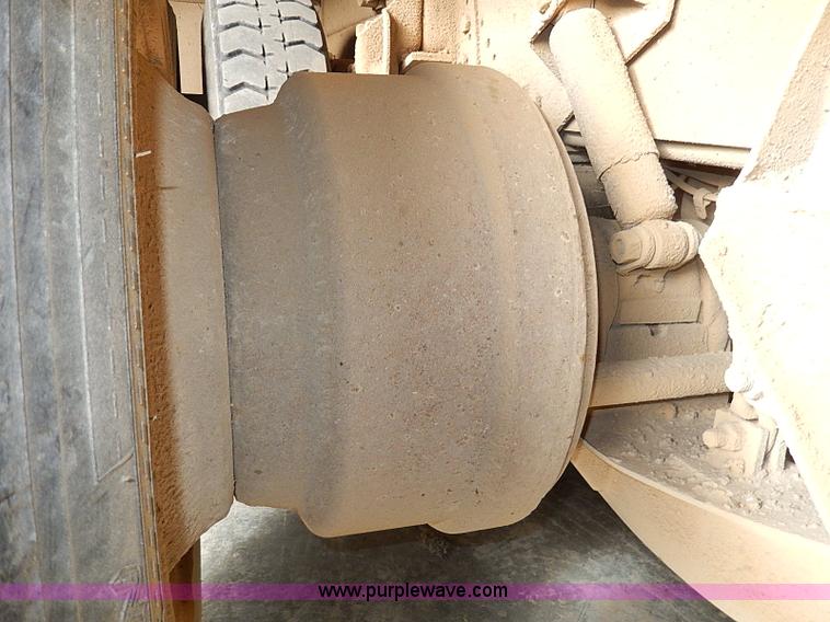 image for item I9490 1987 International S1954 dump truck