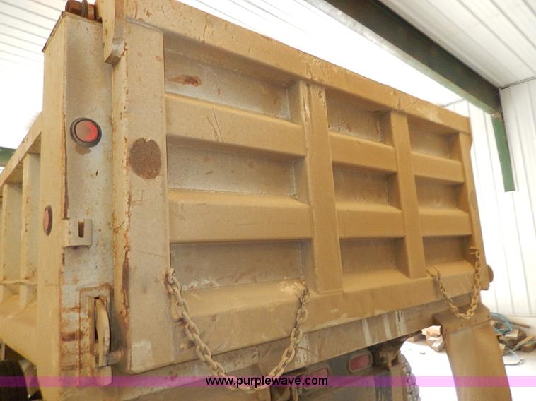 image for item I9490 1987 International S1954 dump truck