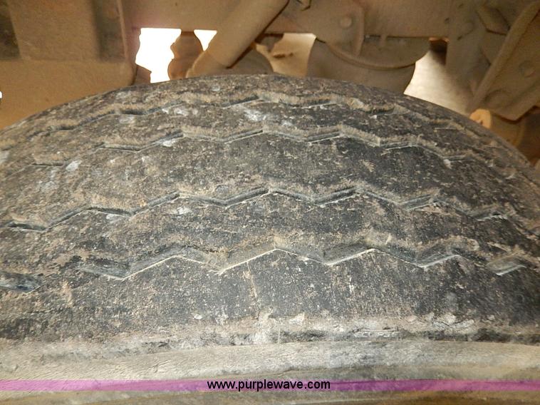 image for item I9490 1987 International S1954 dump truck