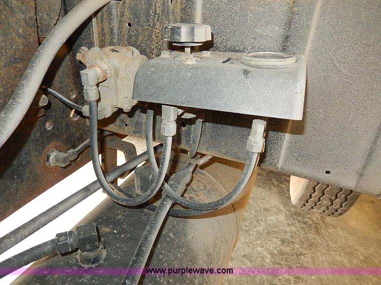 image for item I9490 1987 International S1954 dump truck