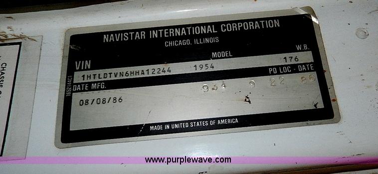 image for item I9490 1987 International S1954 dump truck