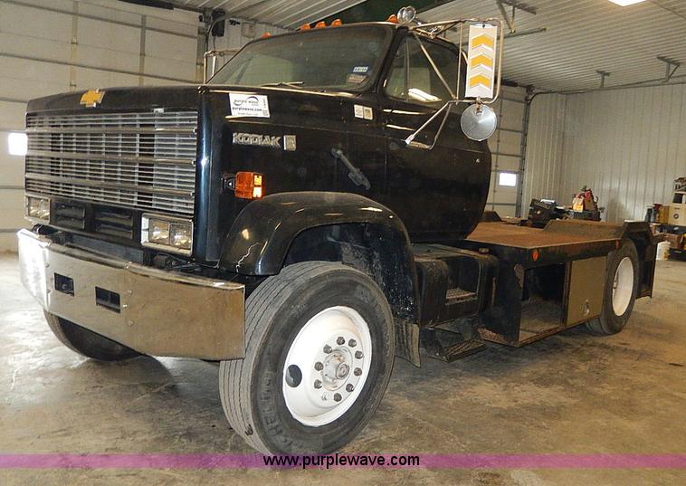image for item I9491 1986 Chevrolet Kodiak flatbed truck