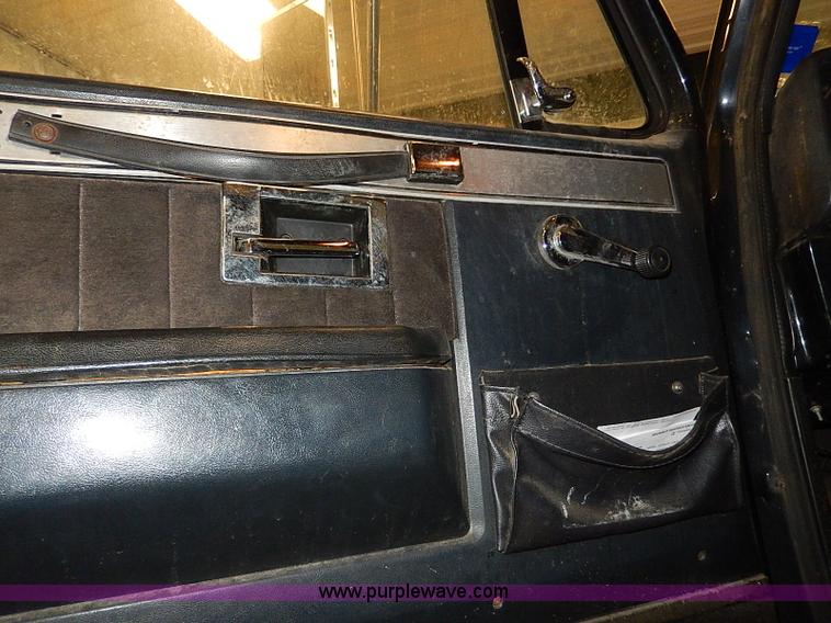 image for item I9491 1986 Chevrolet Kodiak flatbed truck