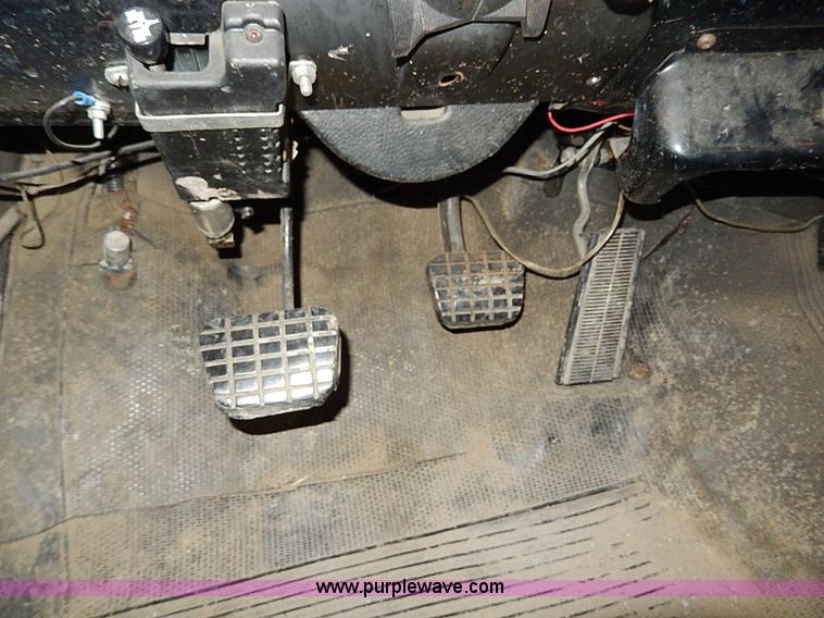 image for item I9491 1986 Chevrolet Kodiak flatbed truck