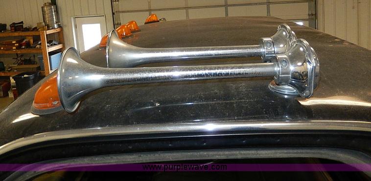 image for item I9491 1986 Chevrolet Kodiak flatbed truck