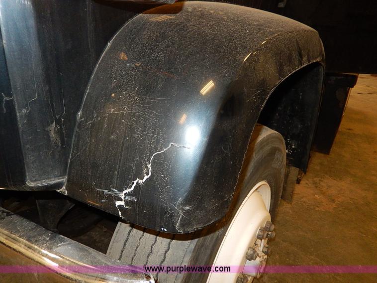 image for item I9491 1986 Chevrolet Kodiak flatbed truck