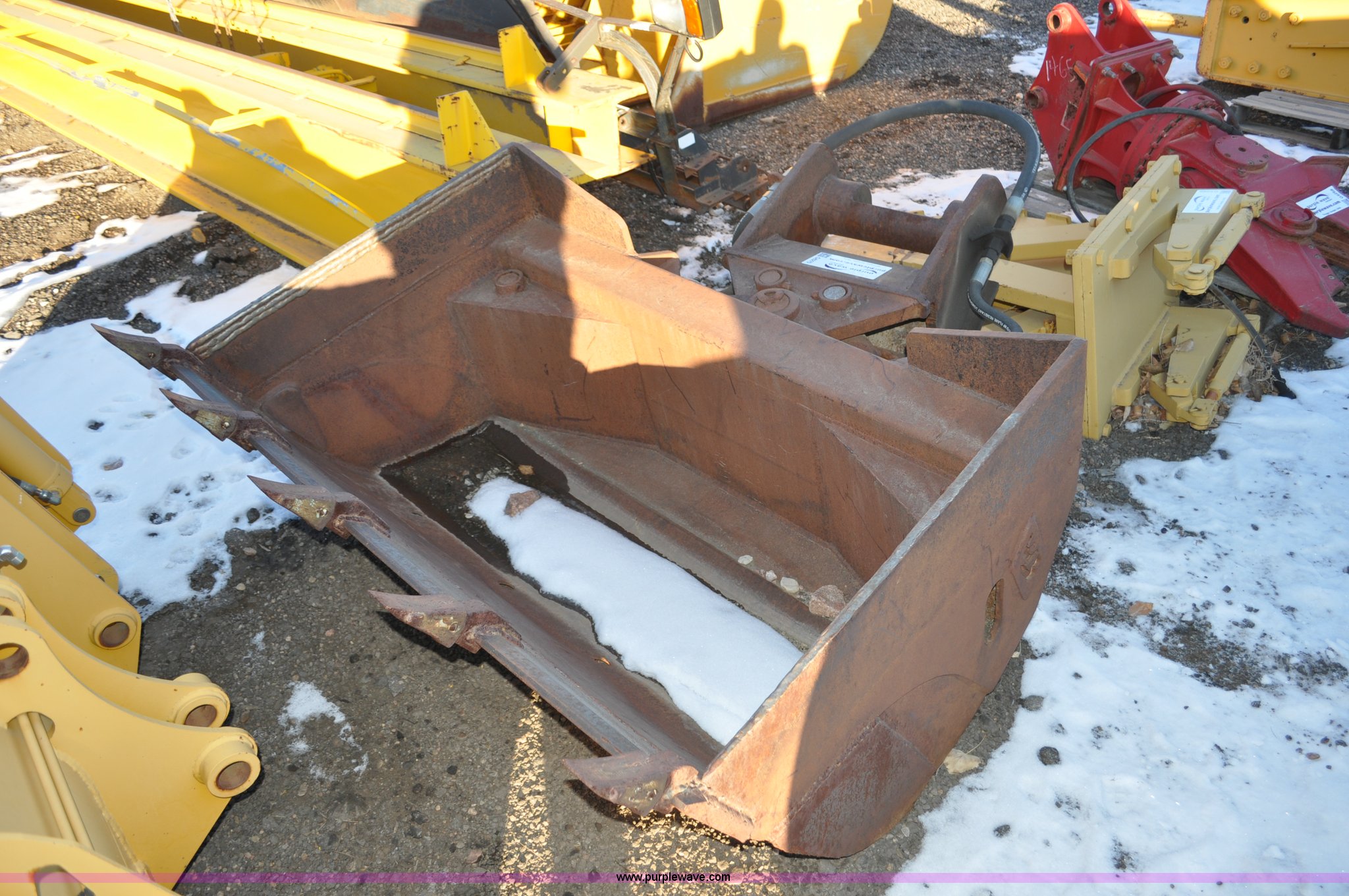 Wayne Roy twist a wrist excavator bucket in Brighton, CO Item G6270
