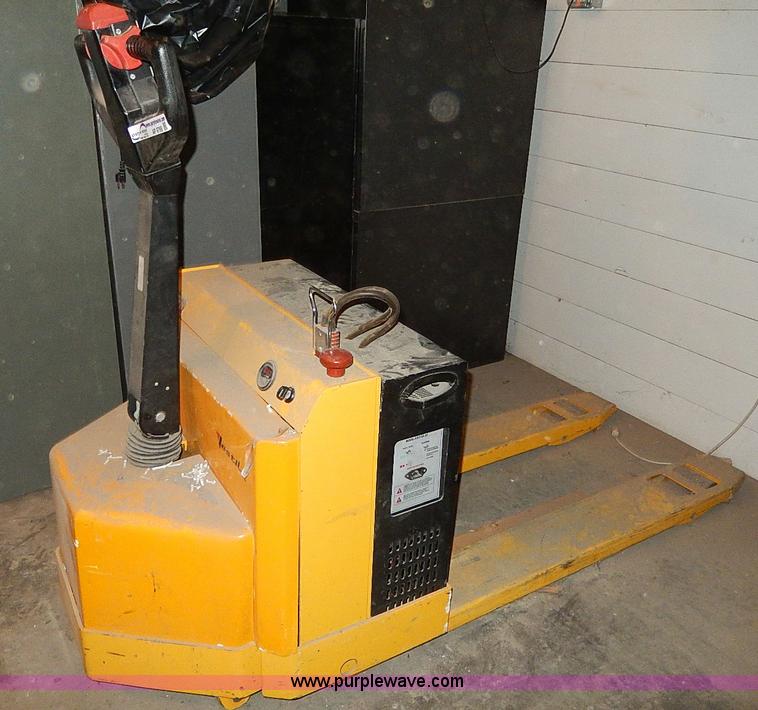 image for item AP9769 Vestil EPT-2748-45 electric pallet forklift