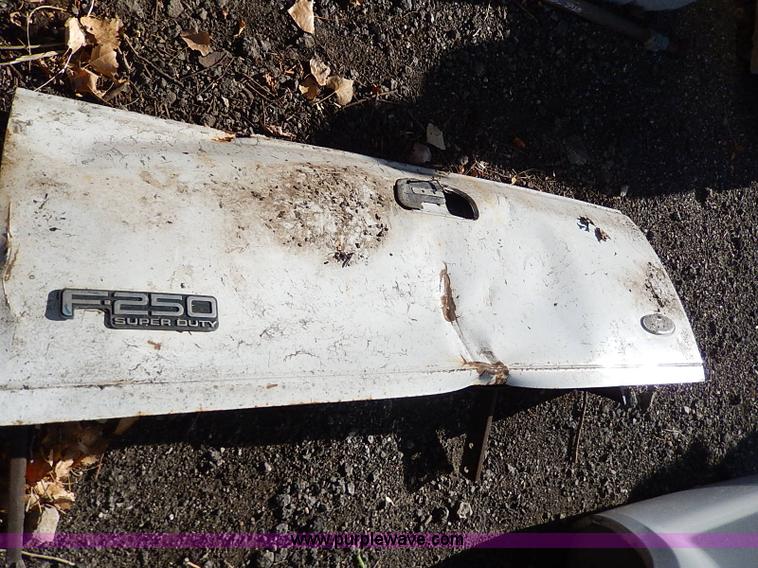 image for item AP9792 2002 Ford F250 pickup truck bed