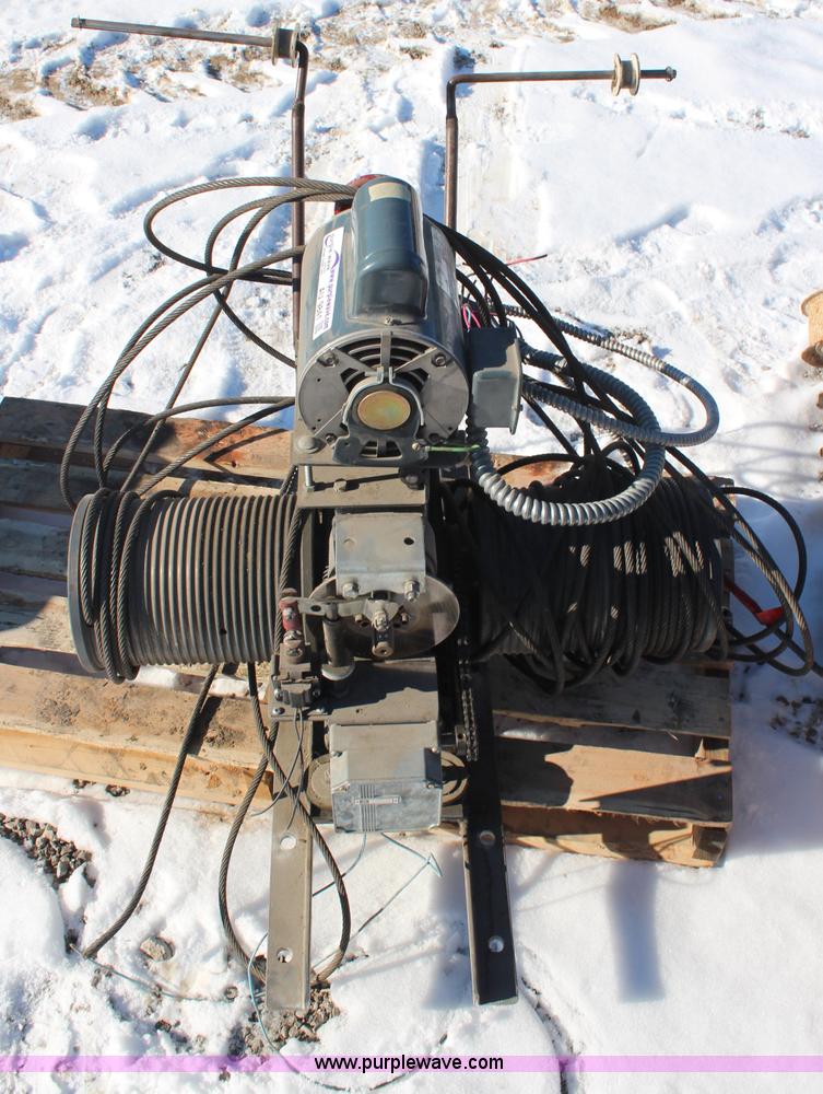 image for item AU9841 Elevator lift