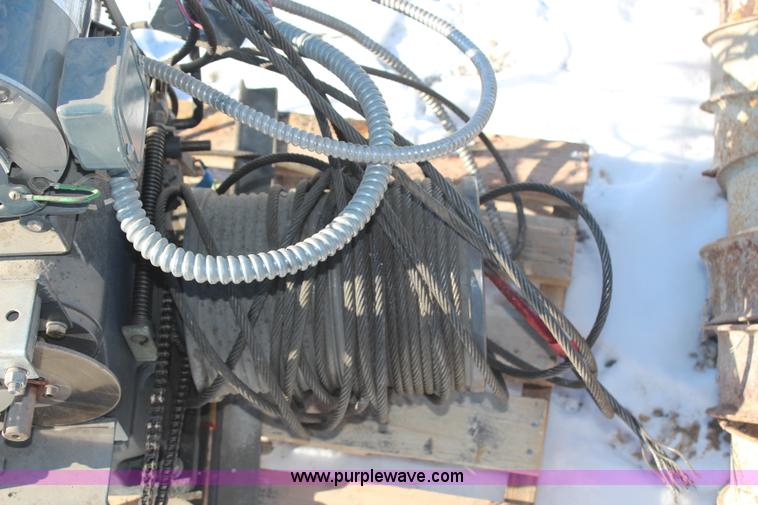 image for item AU9841 Elevator lift